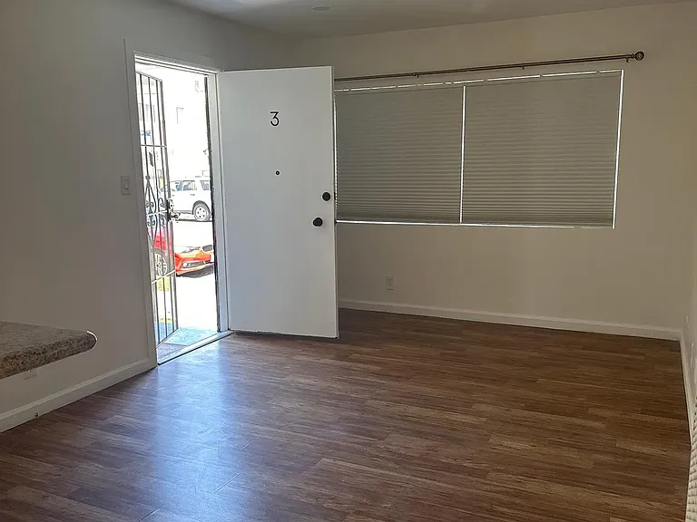 1133 S Oxford Ave #10 — Photo 1