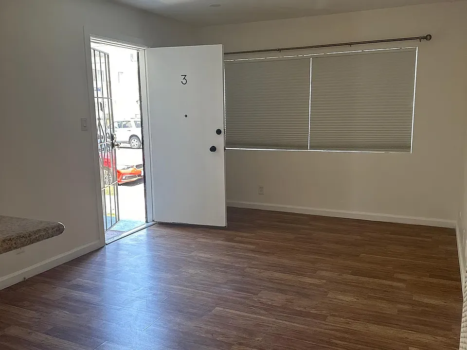 1133 S Oxford Ave #10