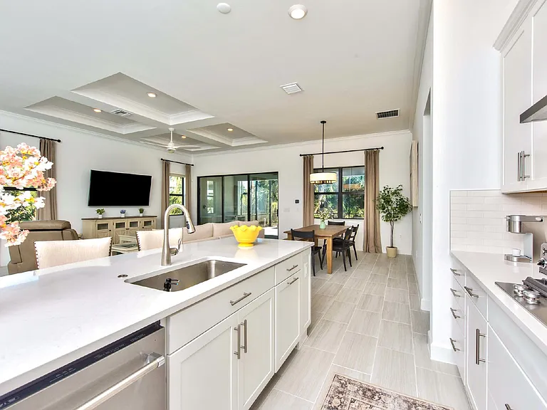 9280 Cormorant Dr — Photo 7