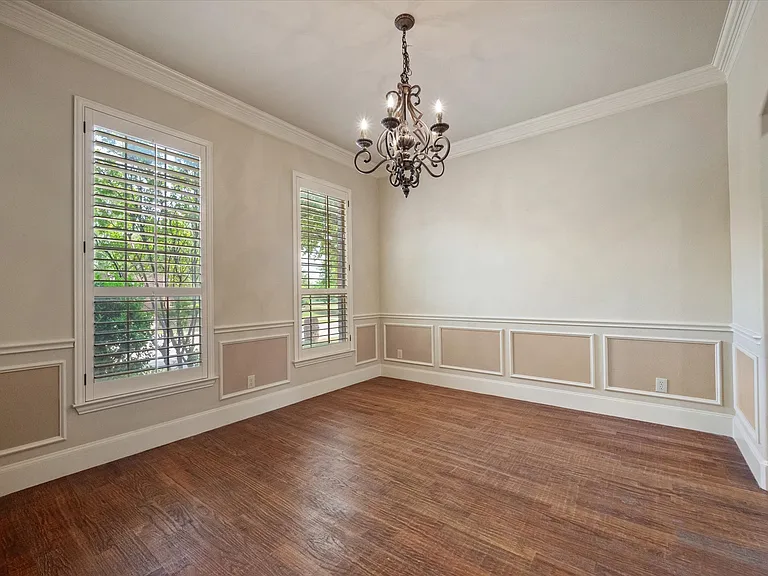 10941 Yorkshire Ln — Photo 16