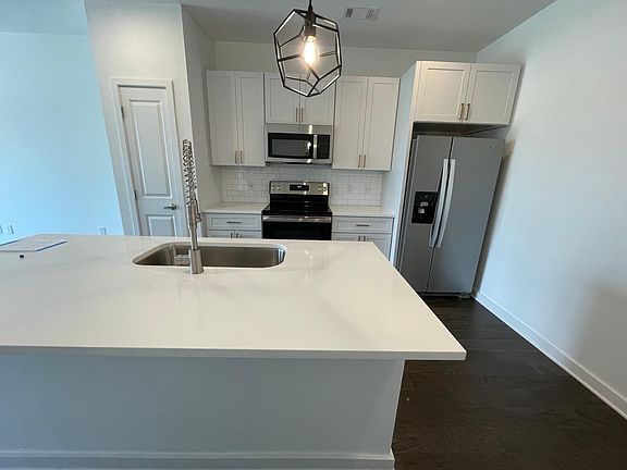 5th image of 1677 54th Ave N #202