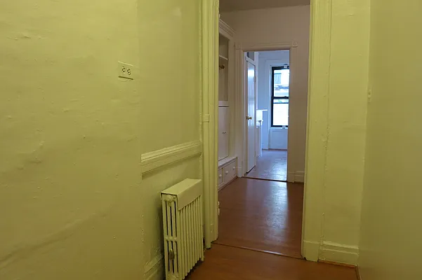 Rented by Manhattan Best Realty, Inc. | media 24