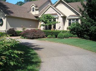 3949 S Shore Dr, Commerce Twp, MI 48382