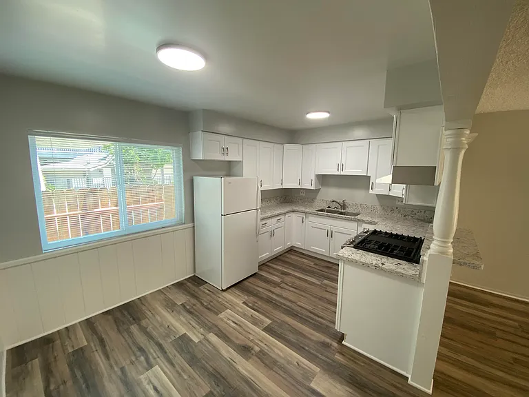 20336 Cohasset St #8 — Photo 4