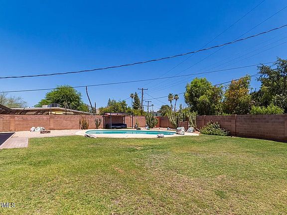 5th image of 612 E WESLEYAN Drive