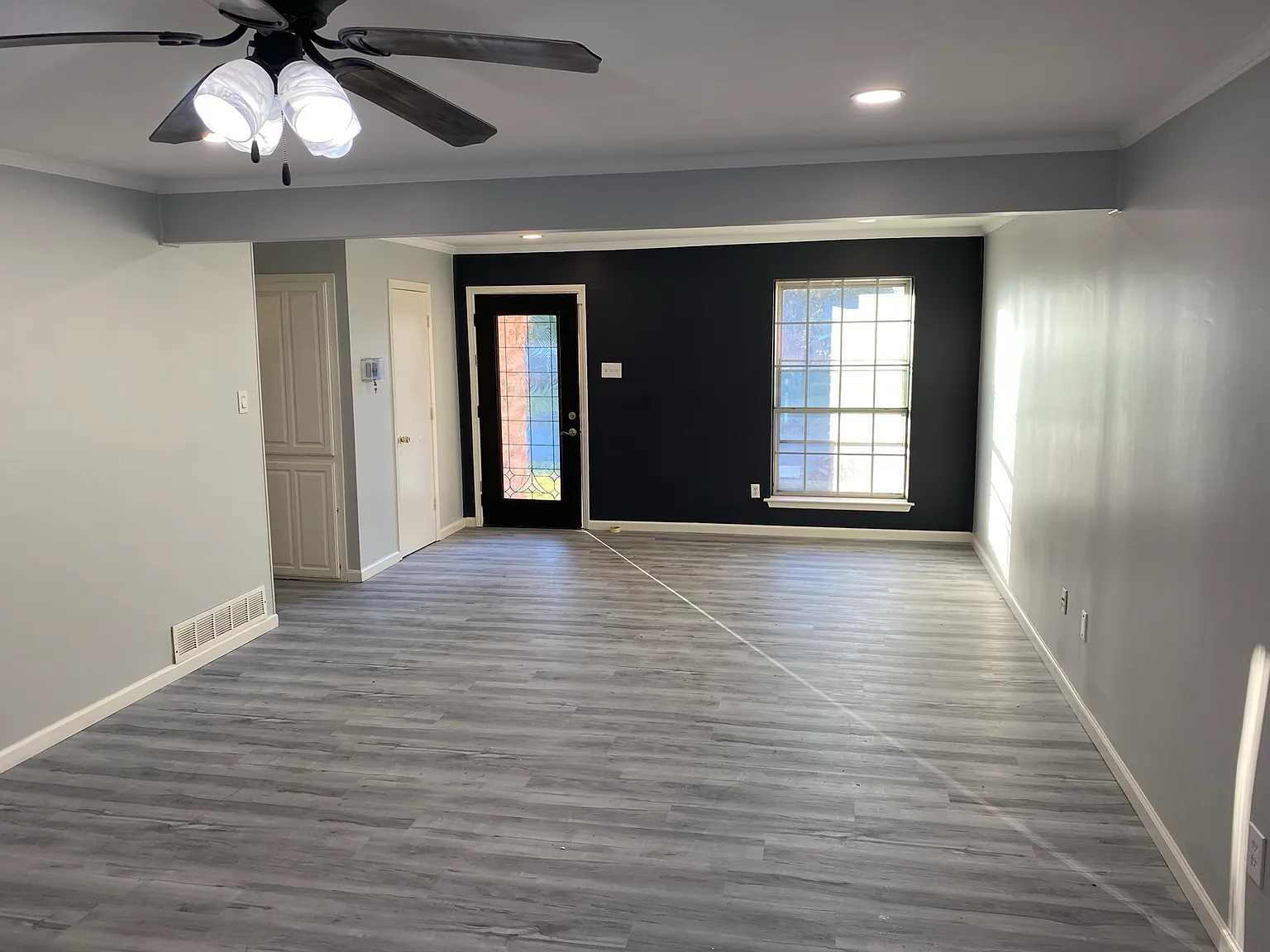 3 bed, 2.0 bath, 1252 sqft, $2,100 — Photo 3