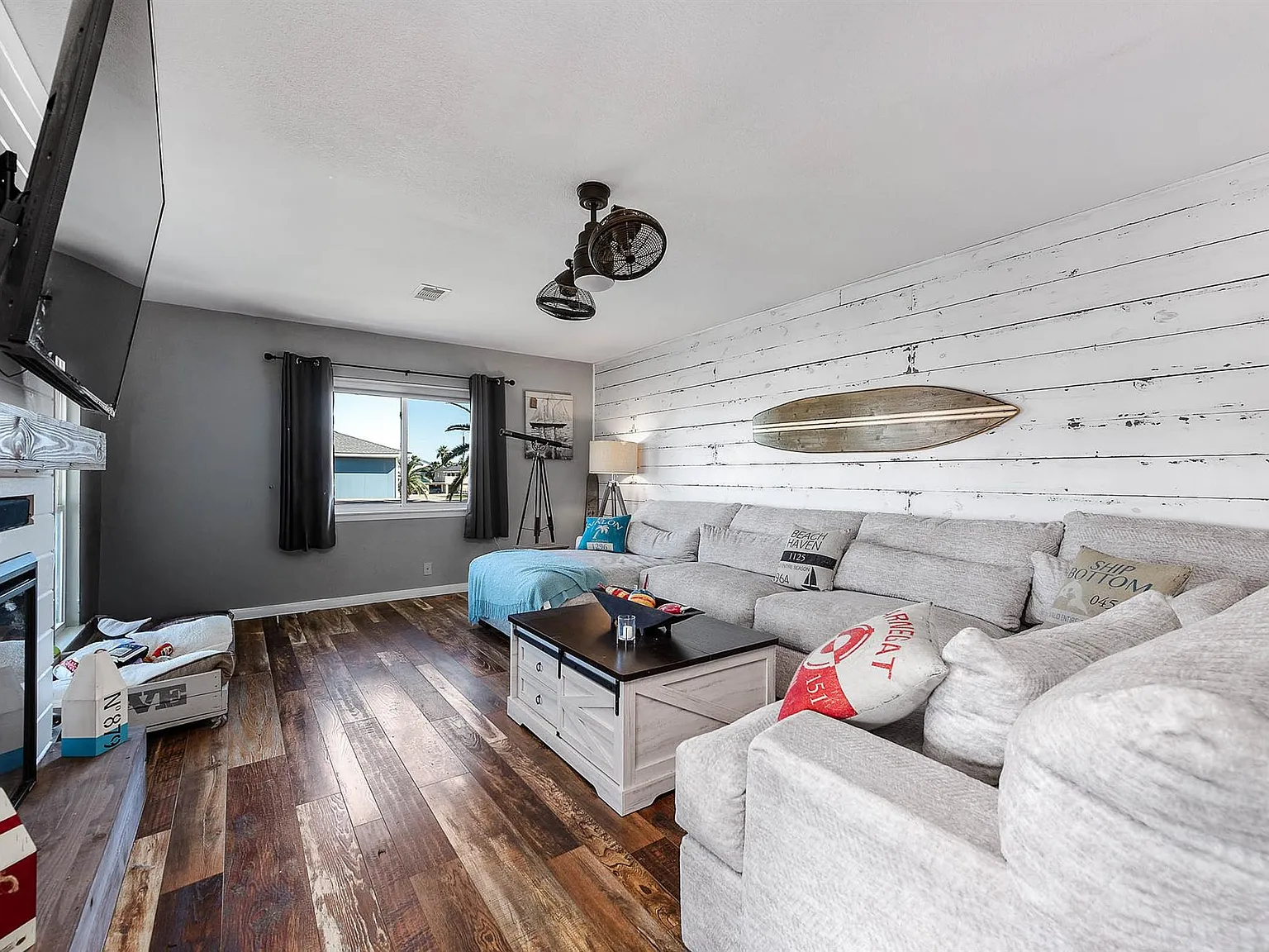 3 bed, 4.0 bath, 1666 sqft, $3,900 — Photo 3