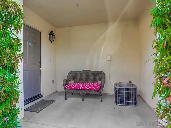 3rd image of 2756 Escala Cir