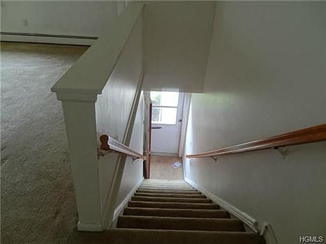 5th image of 77 Manor Dr
