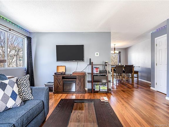 4th image of 80 Country Ln #49A
