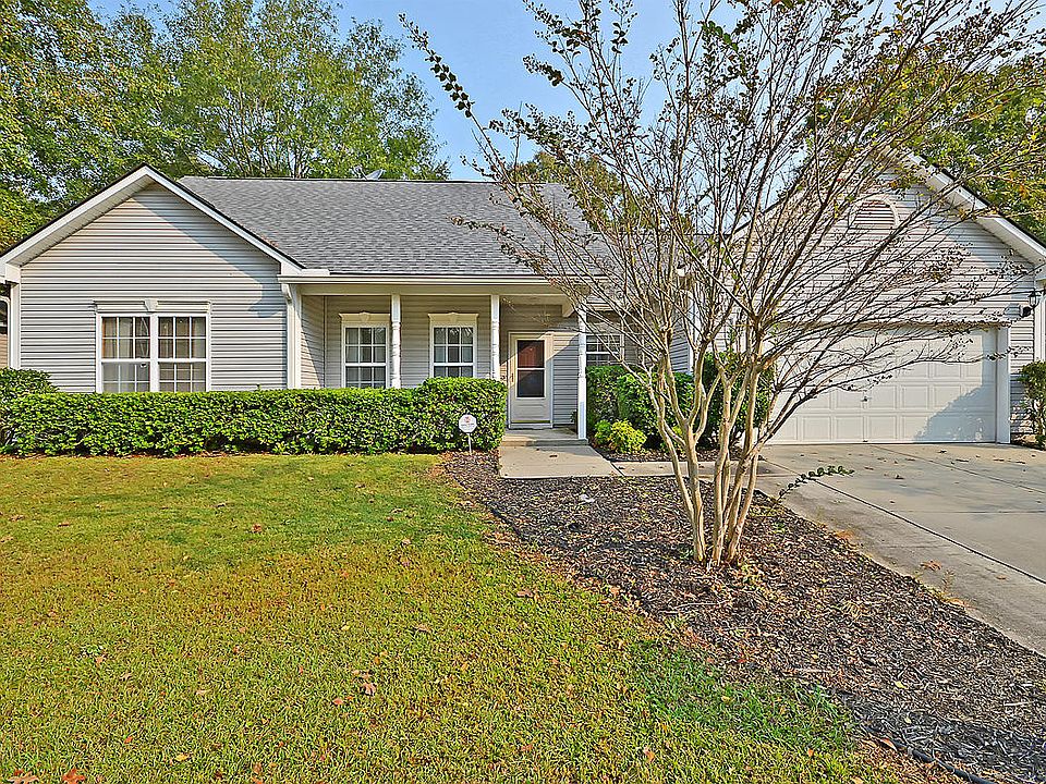 1st image of 104 Equestrian Ct