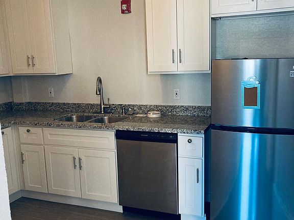 3rd image of 7 Saint Helens Ave #8