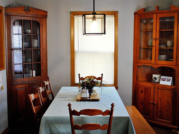 5th image of 1258 Taylor Ave