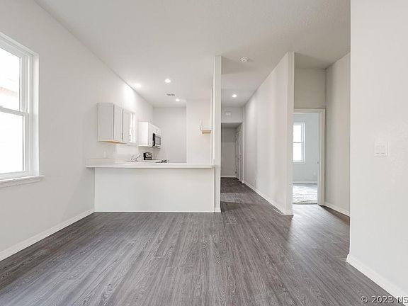 4th image of 117 Tuscany Villas Dr