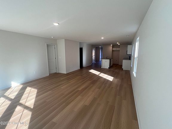 5th image of 3031 Day Dream Lane NE