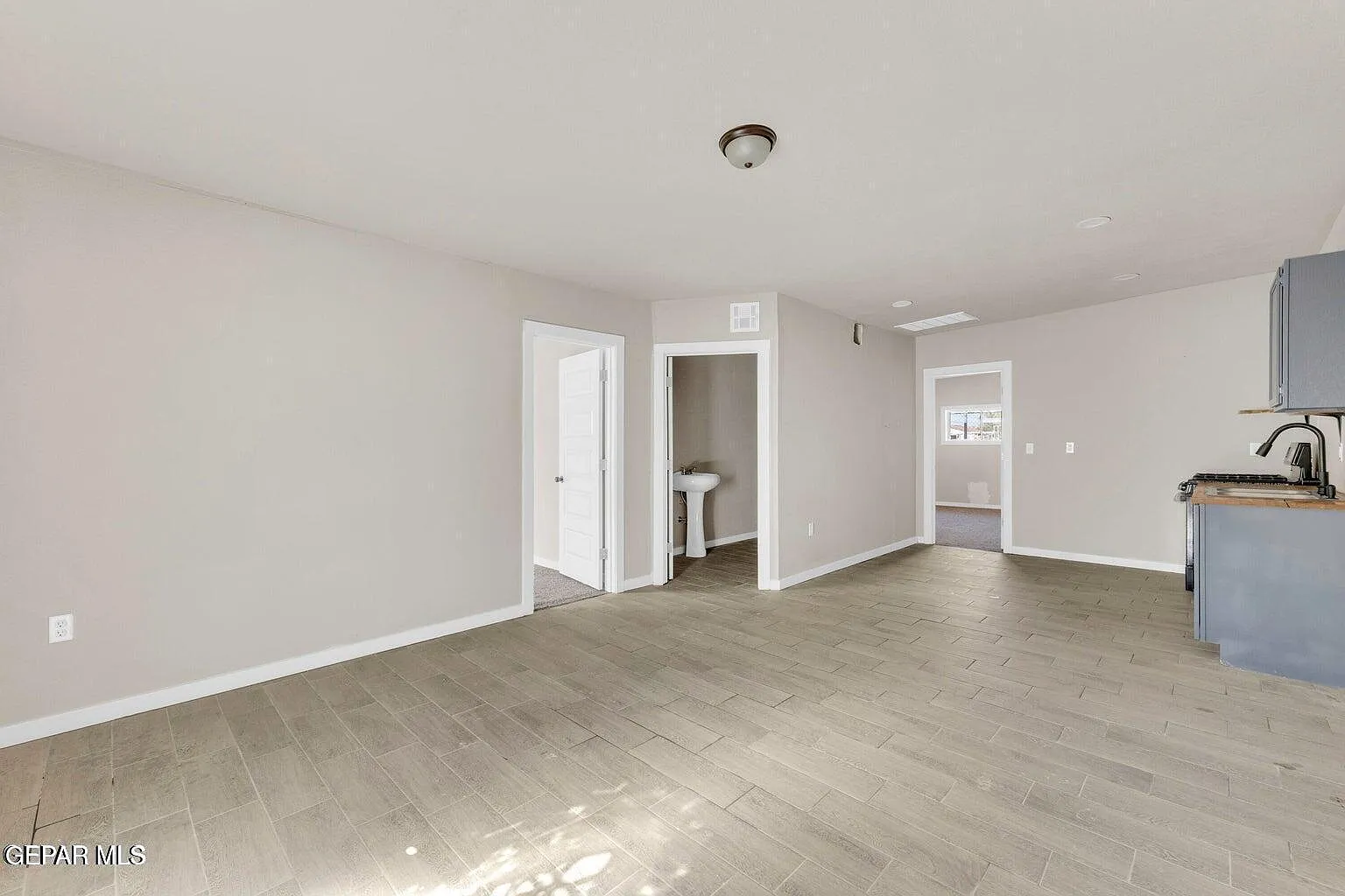 2 bed, 750 sqft, $975 — Photo 2