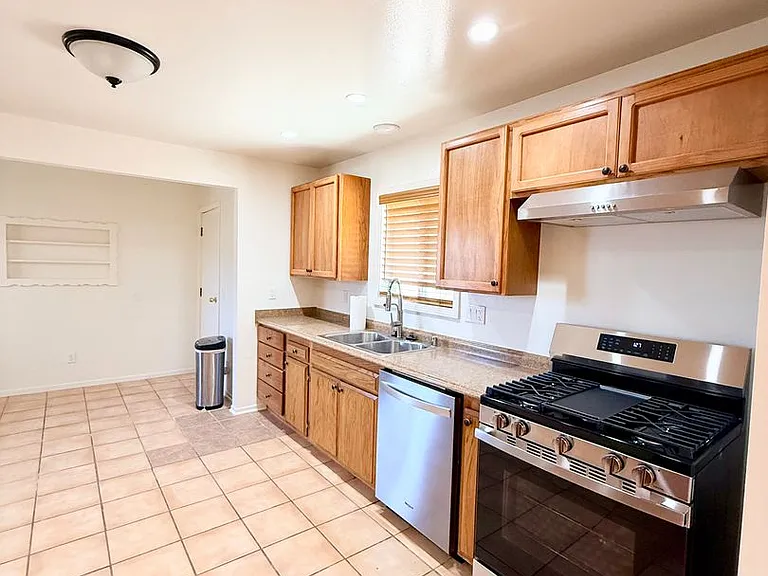 1636 W Pine Ave — Photo 15