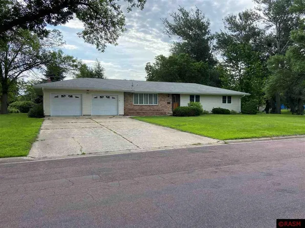 920 3rd St N, Saint James, MN 56081