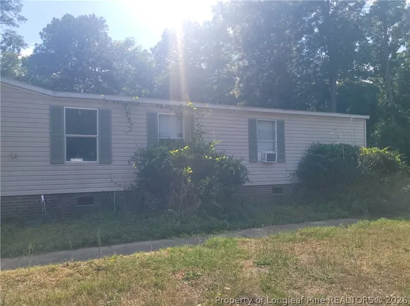 881 Precision Ct, Hope Mills, NC 28348