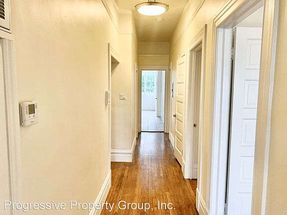 4th image of 3662 Sacramento St