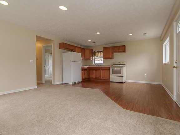 2nd image of 1060 Elm Ave