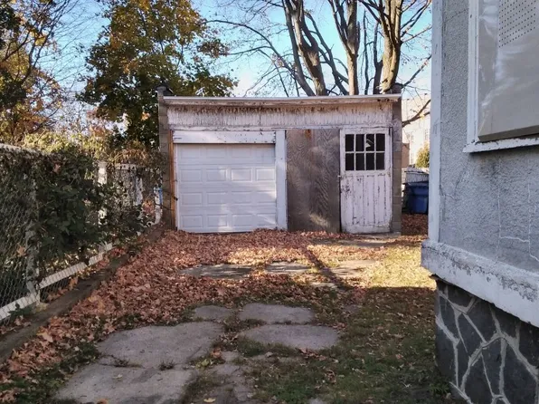 20 Englewood Ave, Waterbury, CT 06705