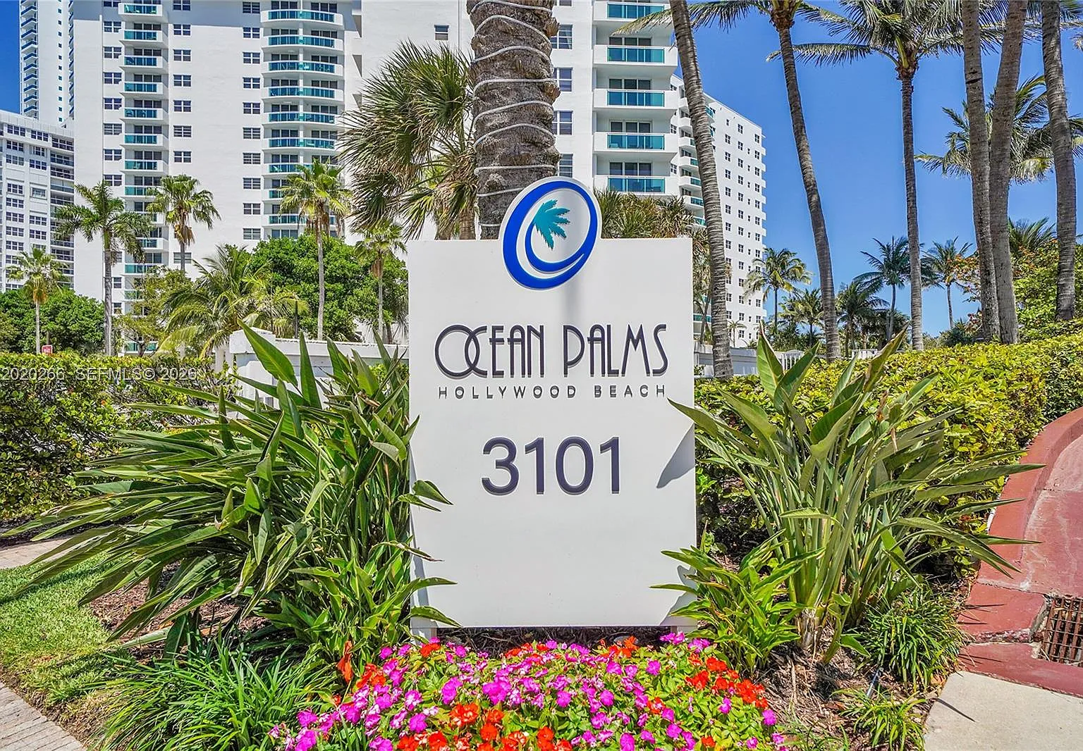 Ocean Palms — Photo 1