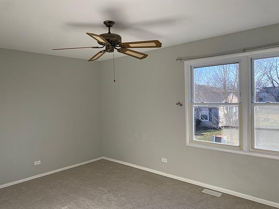 5th image of 302 Creekside Dr
