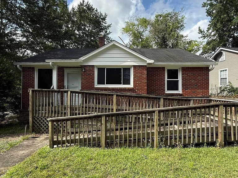 228 Lakeside Ave — Photo 1
