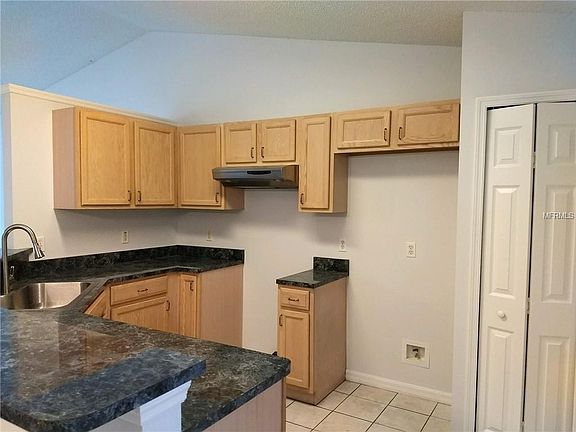 5th image of 130 Walnut Ave