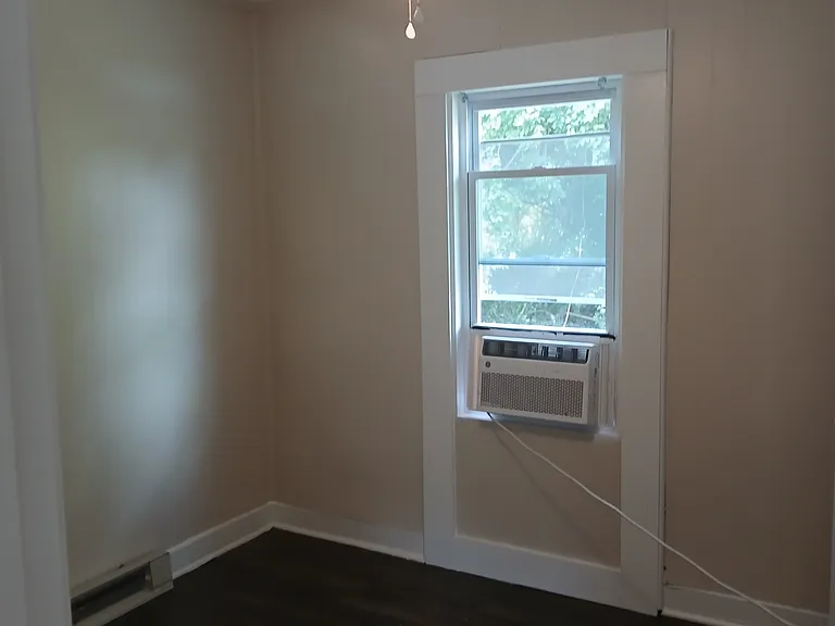 705 W H St — Photo 2