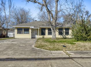 315 Acacia St, Lake Jackson, TX 77566