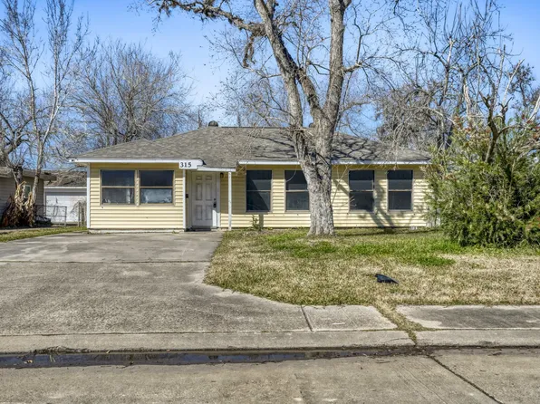 315 Acacia St, Lake Jackson, TX 77566
