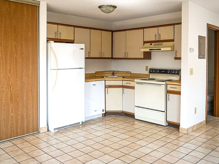 1053 Cromwell Ave #303 — Photo 1