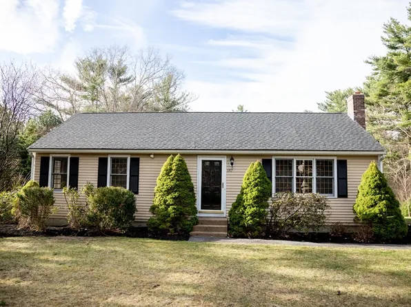 197 Plymouth St, Carver, MA 02330
