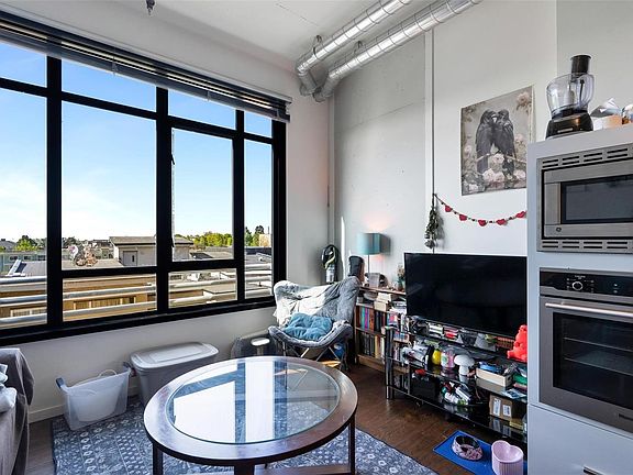 4th image of 1029 View St #610