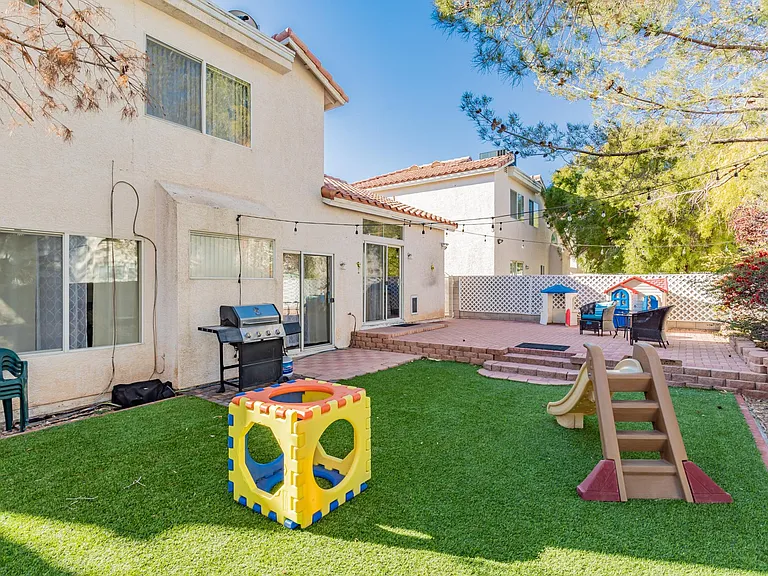 8708 Raindrop Canyon Ave — Photo 13