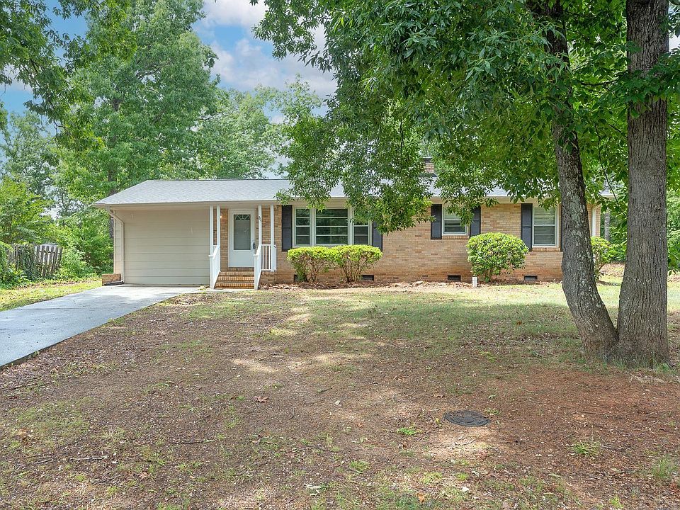 1st image of 31 Blue Mountain Dr