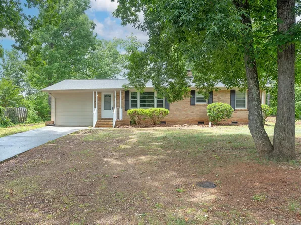 31 Blue Mountain Dr, Greenville, SC 29617