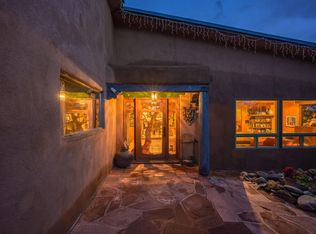 42 Hondo Seco Rd, Arroyo Hondo, NM 87513