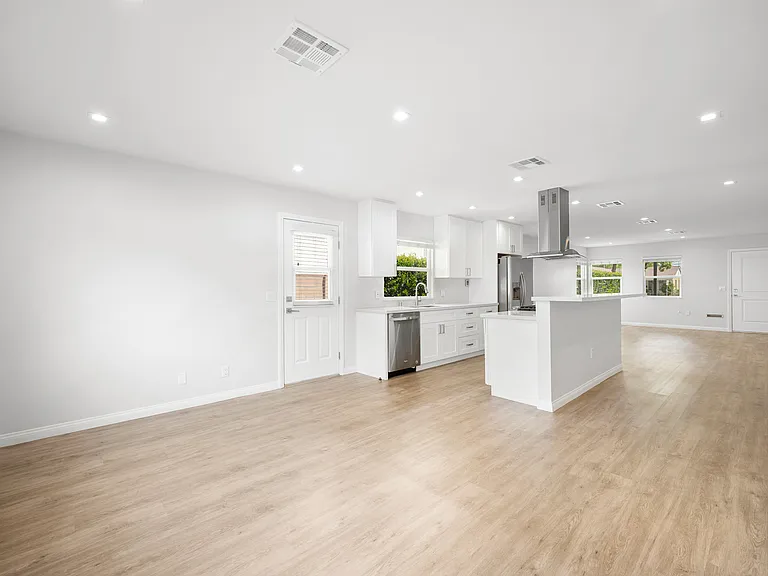 609 N Fairview St — Photo 11