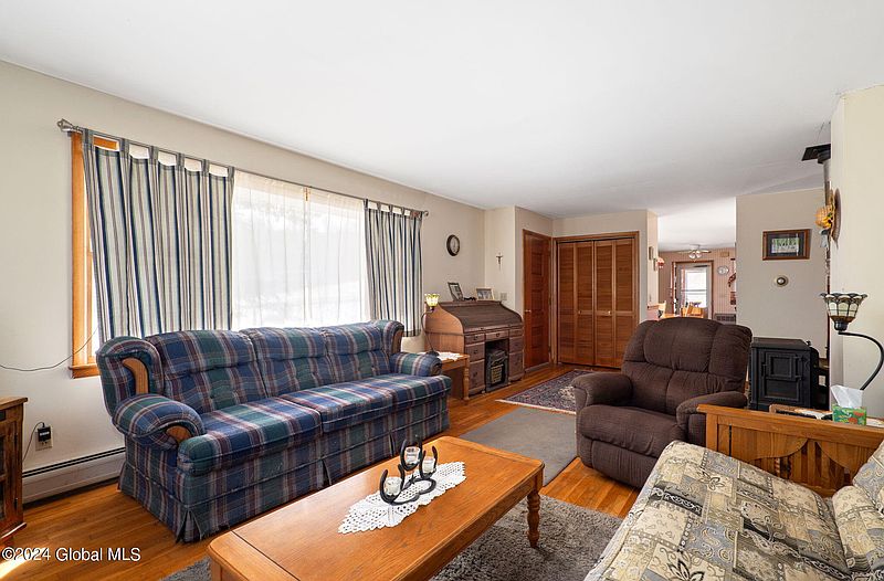 4th image of 249 Pickett Hill Road