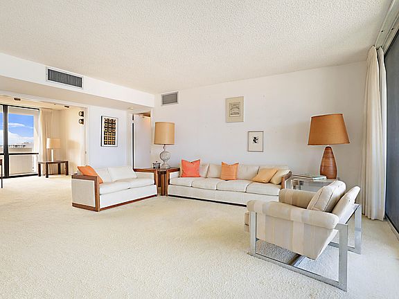 5th image of 124 Lakeshore Drive #T-31