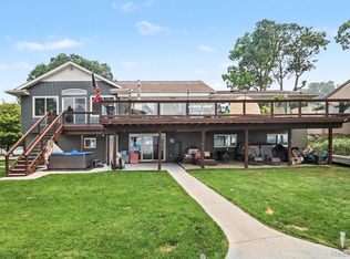 3233 Shawnee Ln, Waterford, MI 48329