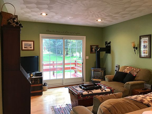 Family Rm w/ Fireplace 