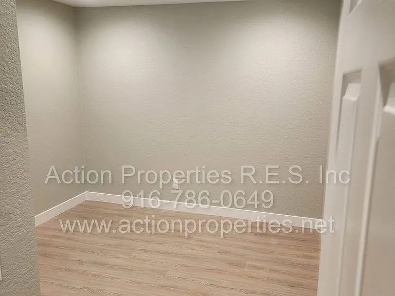 1057 Shenencock Way — Photo 17