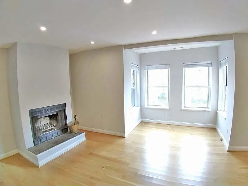 Building Photo - 711 G St NE #2
