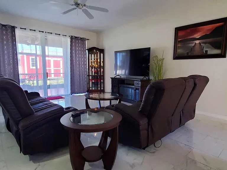 2323 Pan American Blvd — Photo 22