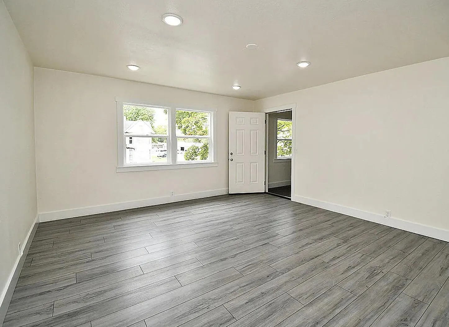 2 bed, 890 sqft, $1,087 — Photo 2