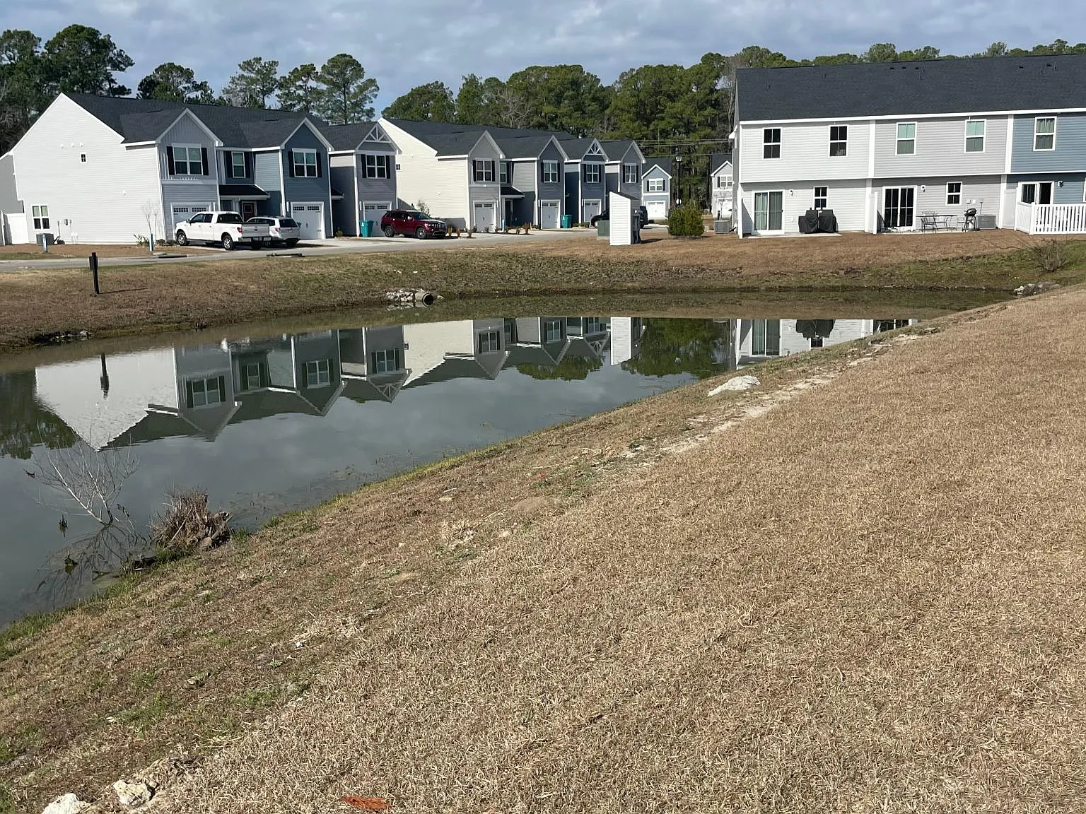 3 bed, 2.5 bath, 2442 sqft, $1,995 — Photo 3